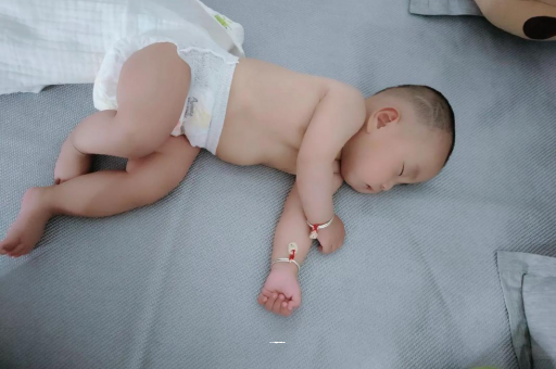 柳州几个月宝宝会抬头